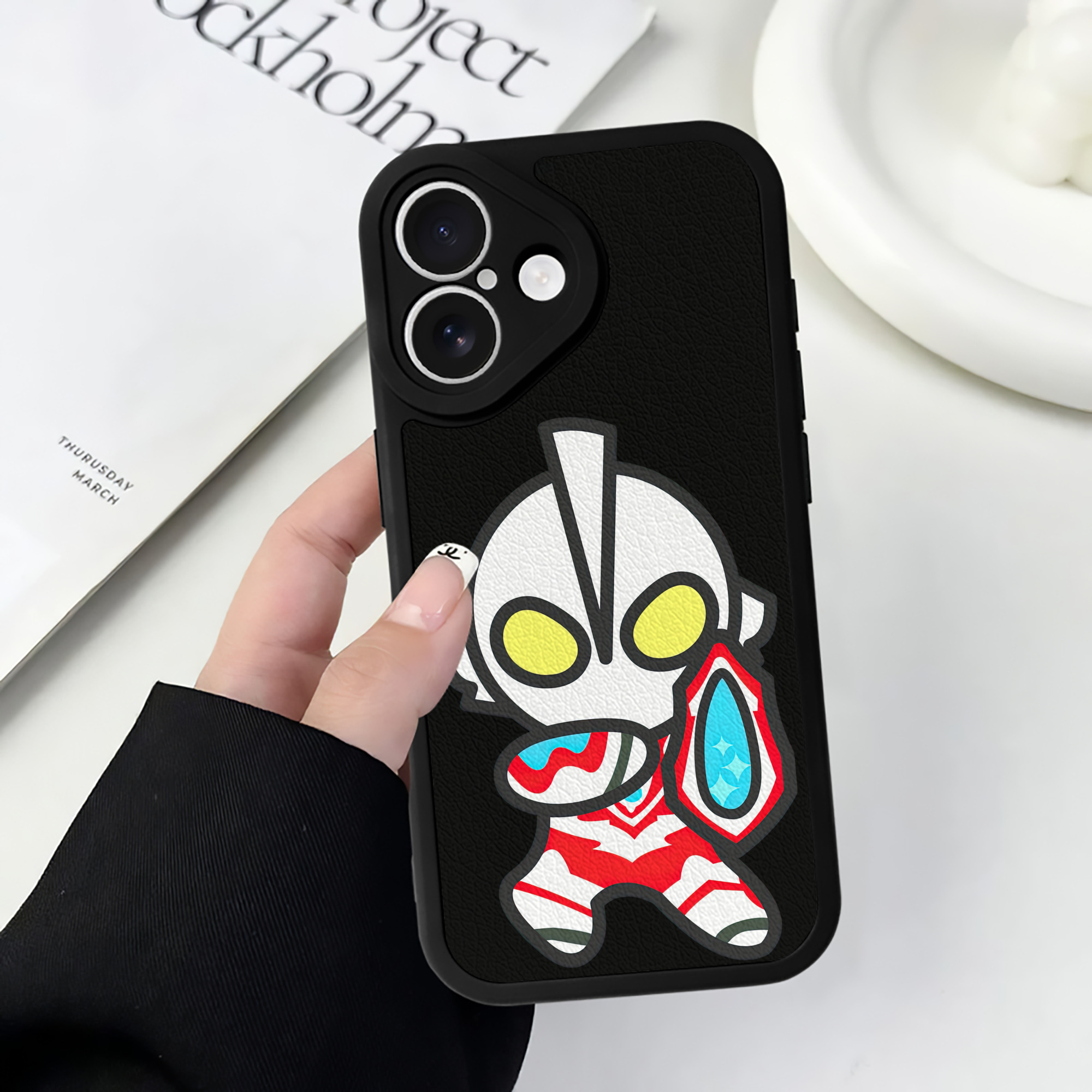 （画像用） ウルトラマン Ultraman 【iPhone 16シリーズ対応】シリコンスマホケース（レザー調） 材質：シリコン